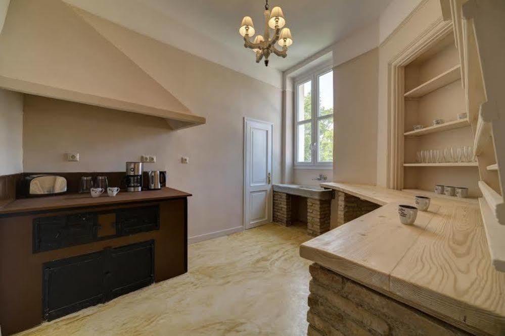 Home & Art Suites Атина Екстериор снимка