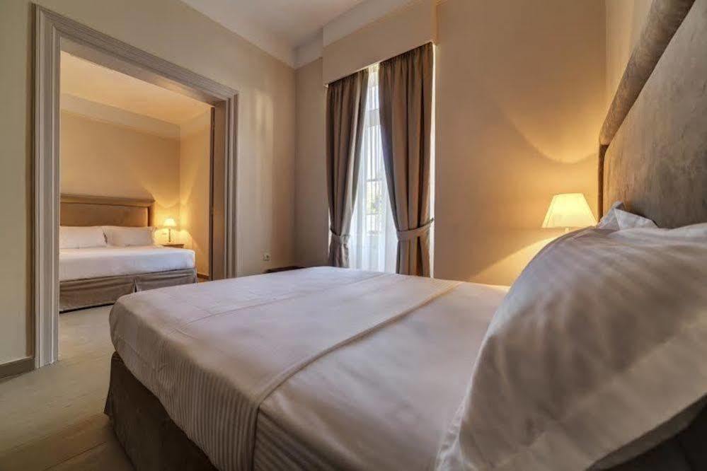 Home & Art Suites Атина Екстериор снимка